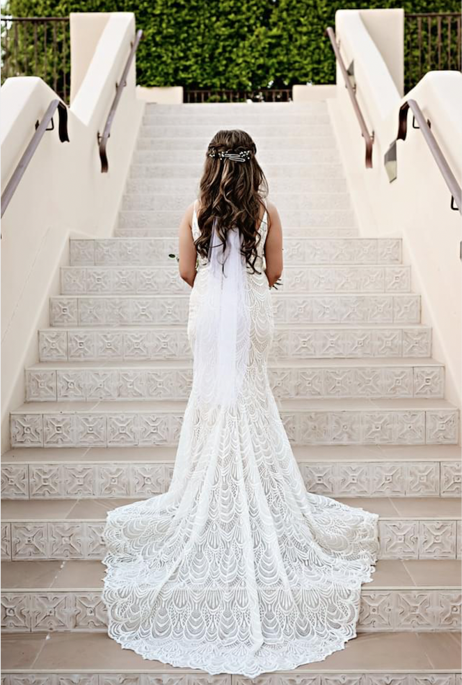 #adoretip | Matching You Wedding Dress to Your Venue?. Desktop Image