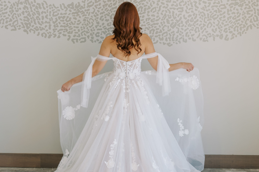 Origins of the White Wedding Dress. Desktop Image